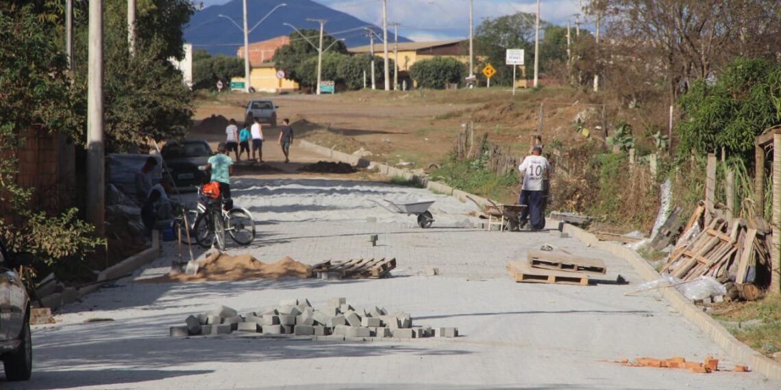 Bairro São Pedro recebe obras na 19ª rua e ficará 100% pavimentado