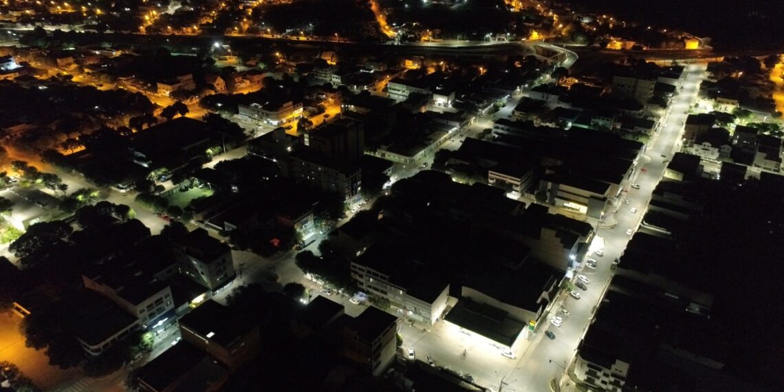 Iluminação de LED muda o visual nas ruas da sede e do interior de Guandu