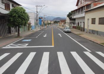 Mais bonita e revitalizada, só falta agora delimitar a ciclofaixa na Carlos de Medeiros