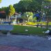 Praça do Jardim passa o domingo cheia de lixo e frequentadores reclamam do descaso