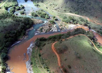 Estudo mostra que rio Doce segue despejando metais pesados no mar decorrente do Caso Samarco