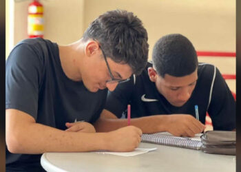 Comuzzb oferece aulas gratuitas de redação para alunos do ensino médio em Baixo Guandu