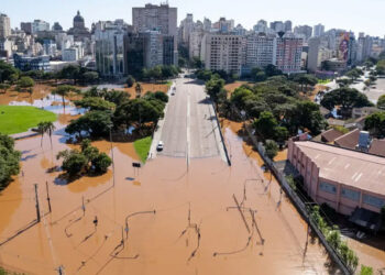 Especialistas avaliam que danos com as enchentes no RS são muito piores que os causados pela pandemia