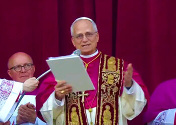 Novo papa é americano, tem 69 anos e considerado progressista, próximo a Francisco