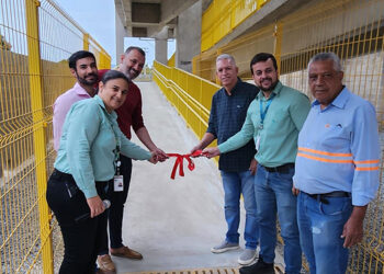 Vale entrega passarela na Mangueira, com participação dos moradores na decoração