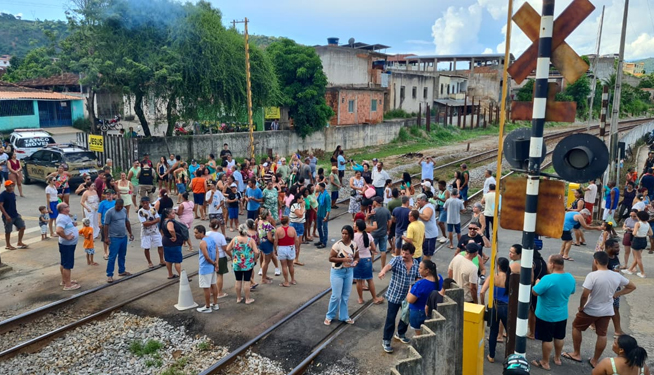 Vale suspende trens de passageiros depois de protesto em Resplendor