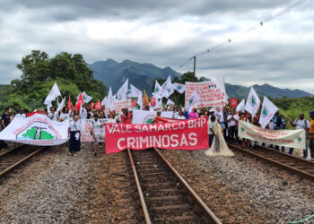 MAB ocupa trilhos da Vale na Serra, pedindo reparação integral aos atingidos