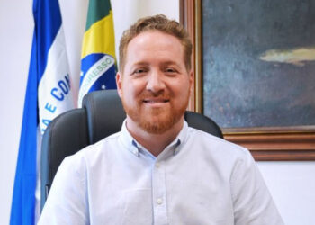 Ex-secretário Vitor de Angelo faz palestras e visita obras no interior do Estado