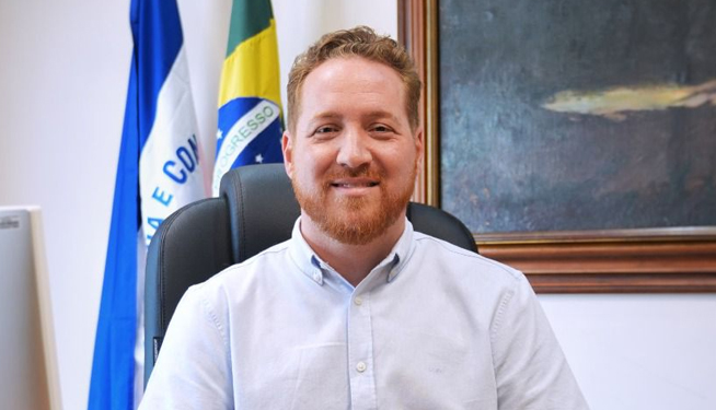 Ex-secretário Vitor de Angelo faz palestras e visita obras no interior do Estado