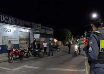 Operação de trânsito aplica 24 multas, detém uma pessoa e remove motocicleta barulhenta